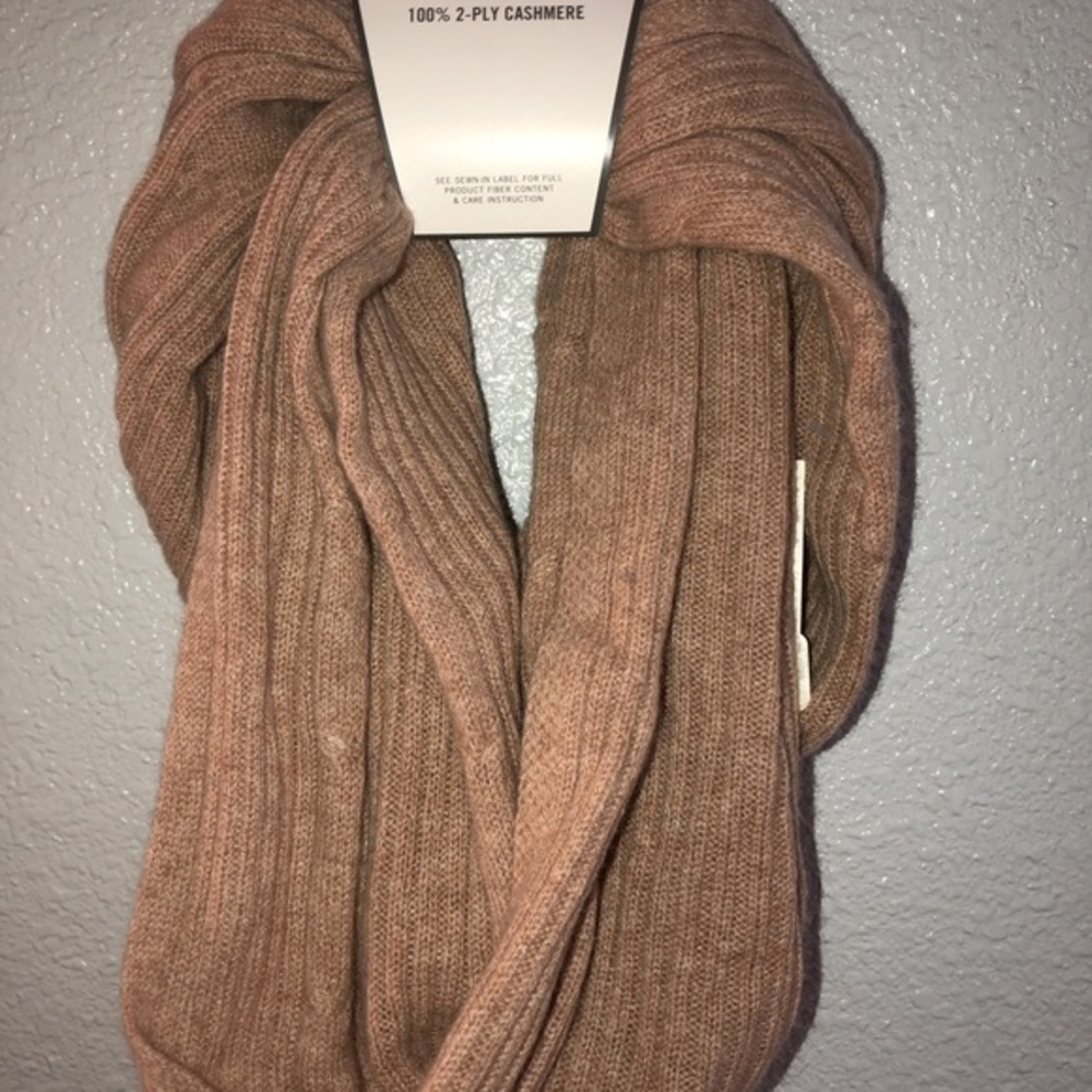 Martha Stewart luxury tan‎ 2-ply cashmere infinity scarf. New - Picture 2 of 4